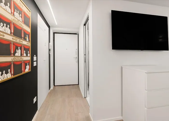 Modern Quiet Super Central Luxury Apartment
