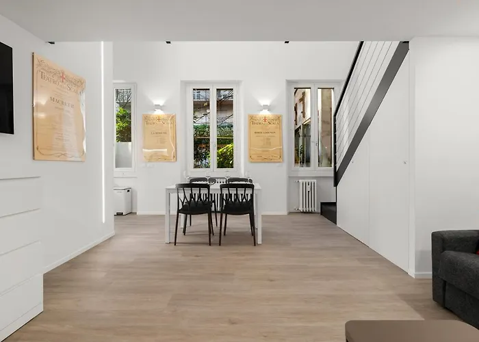 Modern Quiet Super Central Luxury Apartment